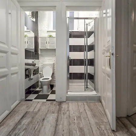 Wolf With Terrace Daire *